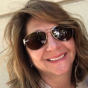 Hi, meet your Posher Joanna!